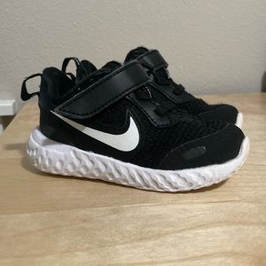 Nike baby size 5 sneaker